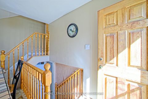 Photo 18 at 3350 Lehigh Crescent W, Malton, Mississauga