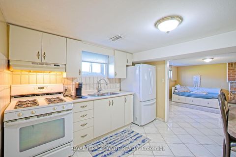 Photo 20 at 3350 Lehigh Crescent W, Malton, Mississauga