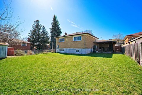 Photo 23 at 3350 Lehigh Crescent W, Malton, Mississauga