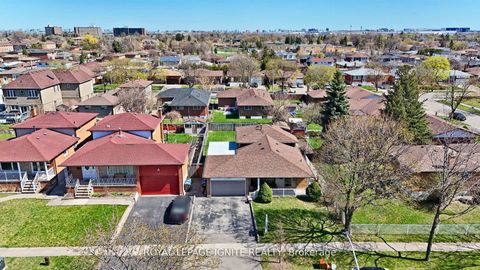 Photo 25 at 3350 Lehigh Crescent W, Malton, Mississauga