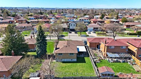 Photo 27 at 3350 Lehigh Crescent W, Malton, Mississauga