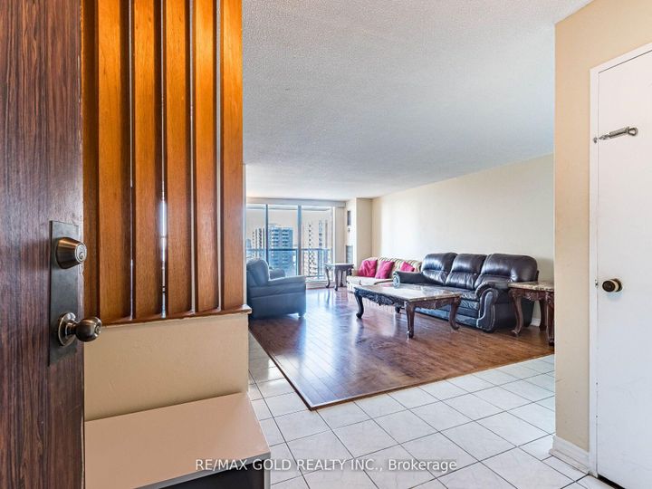 Photo 7 at 1010 - 17 Knightsbridge Road, Queen Street Corridor, Brampton