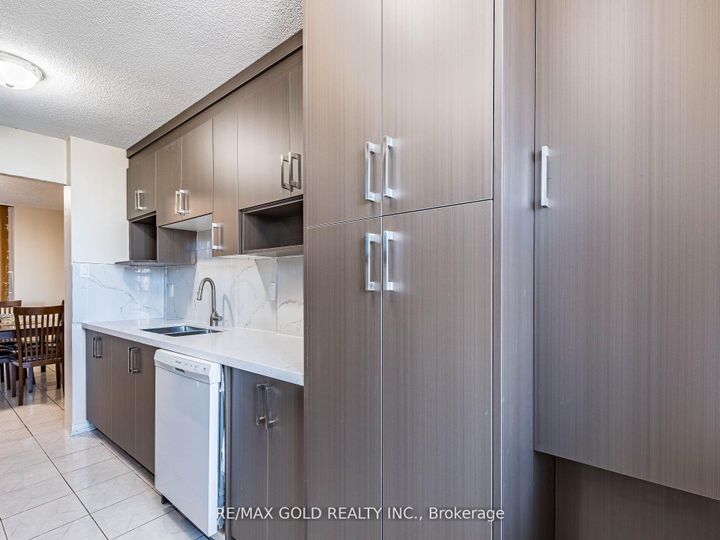 Photo 17 at 1010 - 17 Knightsbridge Road, Queen Street Corridor, Brampton