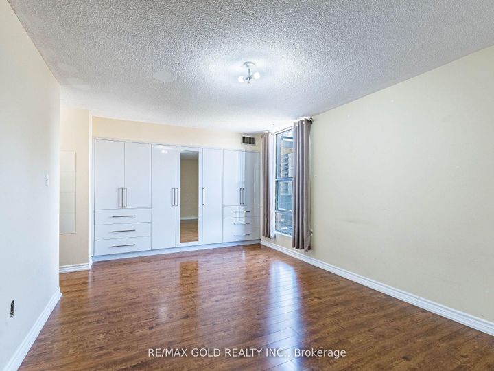 Photo 36 at 1010 - 17 Knightsbridge Road, Queen Street Corridor, Brampton