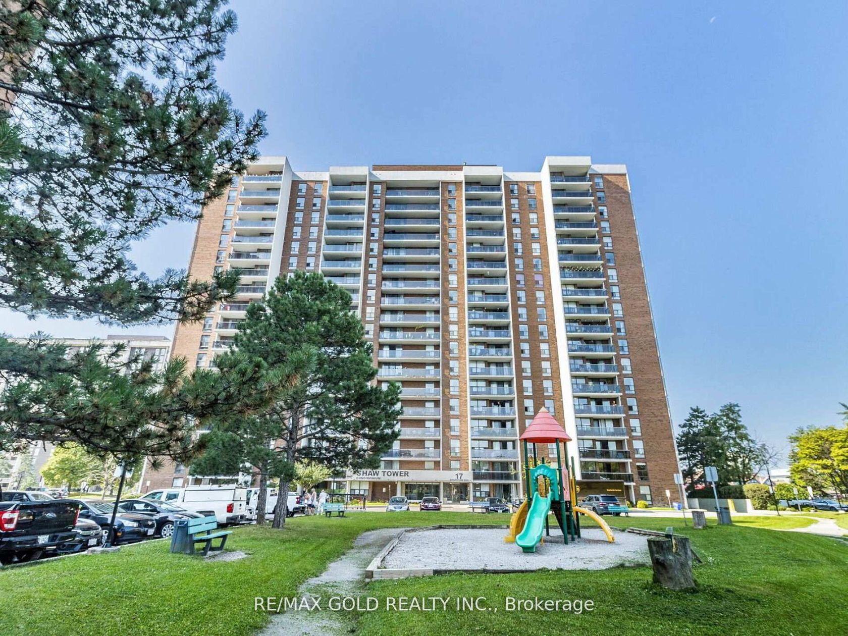 1010 - 17 Knightsbridge Road, Queen Street Corridor, Brampton 2