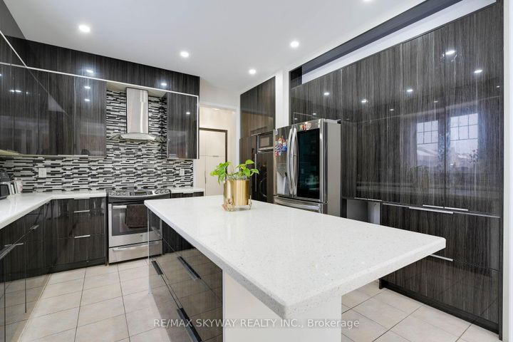 Photo 17 at 67 Veterans Drive, Northwest Brampton, Brampton