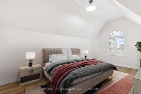 Photo 22 at C - 253 Wellesley Street E, South St. James Town, Toronto