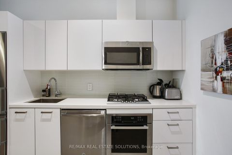 Photo 1 at 210 - 608 Richmond Street W, Waterfront Communities C1, Toronto