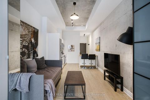 Photo 3 at 210 - 608 Richmond Street W, Waterfront Communities C1, Toronto