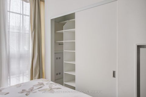 Photo 9 at 210 - 608 Richmond Street W, Waterfront Communities C1, Toronto