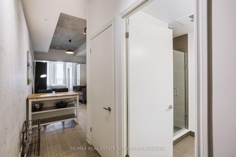 Photo 10 at 210 - 608 Richmond Street W, Waterfront Communities C1, Toronto