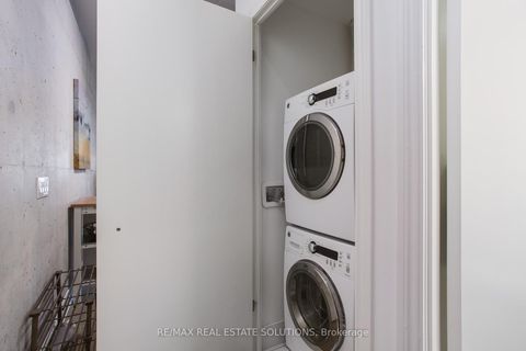 Photo 12 at 210 - 608 Richmond Street W, Waterfront Communities C1, Toronto