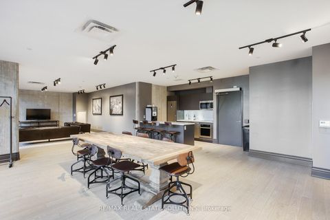 Photo 14 at 210 - 608 Richmond Street W, Waterfront Communities C1, Toronto