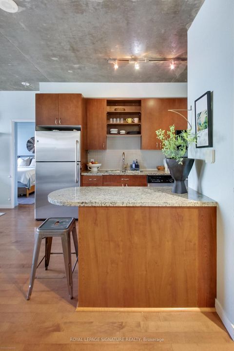 Photo 3 at 718 - 1005 King Street W, Niagara, Toronto