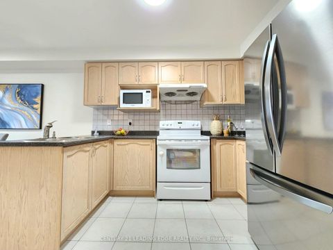 Photo 11 at 93 Treasure Hill Road, Maple, Vaughan