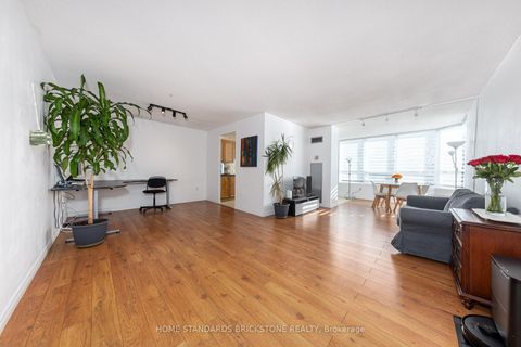 Photo 1 at 205 - 7601 Bathurst Street W, Yorkhill, Vaughan
