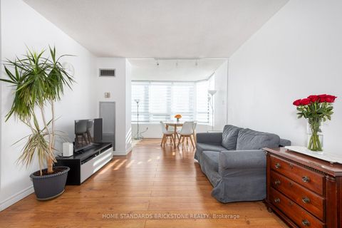 Photo 2 at 205 - 7601 Bathurst Street W, Yorkhill, Vaughan