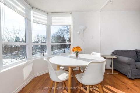 Photo 4 at 205 - 7601 Bathurst Street W, Yorkhill, Vaughan