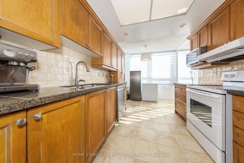 Photo 5 at 205 - 7601 Bathurst Street W, Yorkhill, Vaughan