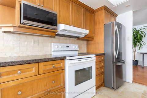 Photo 6 at 205 - 7601 Bathurst Street W, Yorkhill, Vaughan