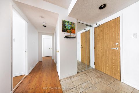 Photo 8 at 205 - 7601 Bathurst Street W, Yorkhill, Vaughan