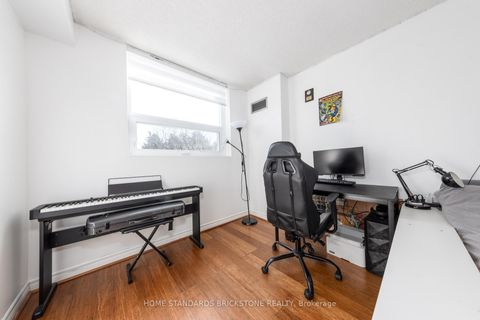 Photo 13 at 205 - 7601 Bathurst Street W, Yorkhill, Vaughan