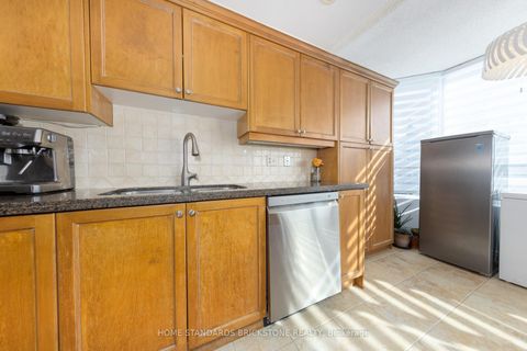 Photo 19 at 205 - 7601 Bathurst Street W, Yorkhill, Vaughan