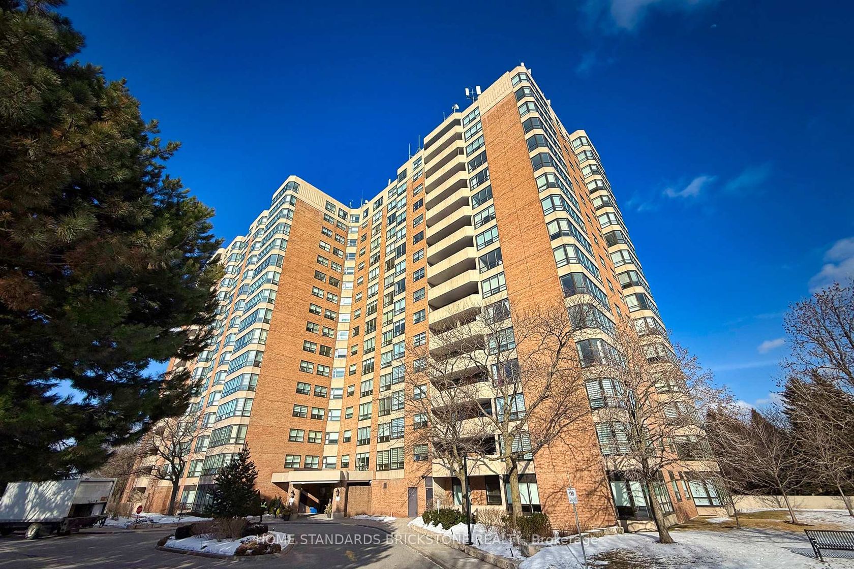 205 - 7601 Bathurst Street W, Yorkhill, Vaughan 