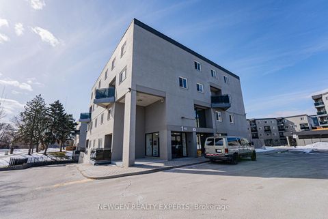 Photo 1 at 88 - 2001 Bonnymede Drive, Clarkson, Mississauga