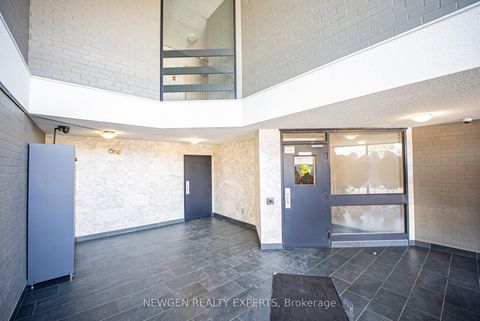 Photo 3 at 88 - 2001 Bonnymede Drive, Clarkson, Mississauga