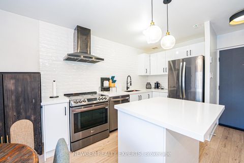 Photo 11 at 88 - 2001 Bonnymede Drive, Clarkson, Mississauga