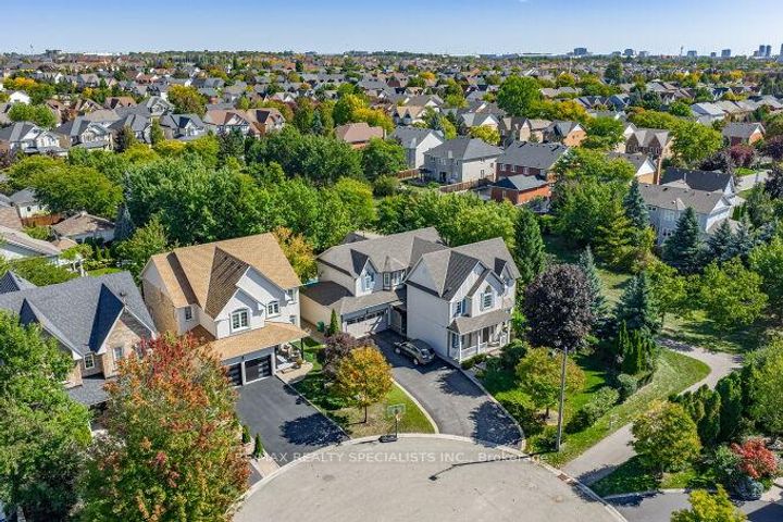 Photo 1 at 7123 White Pine Court, Meadowvale Village, Mississauga