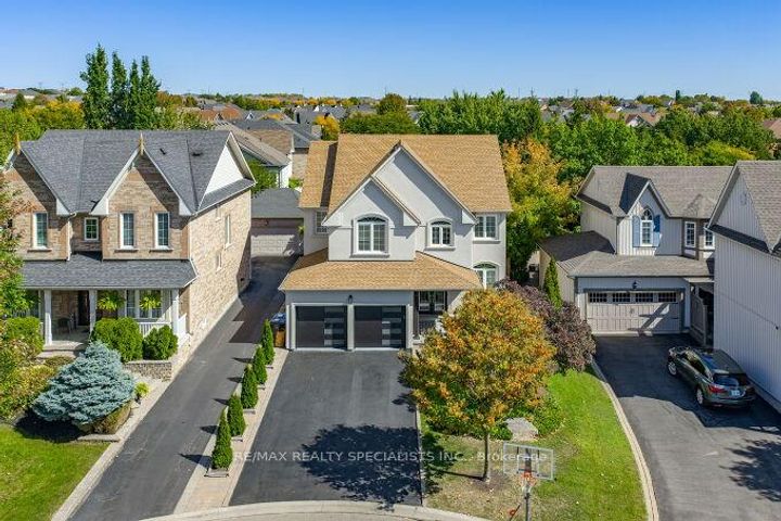 Photo 2 at 7123 White Pine Court, Meadowvale Village, Mississauga