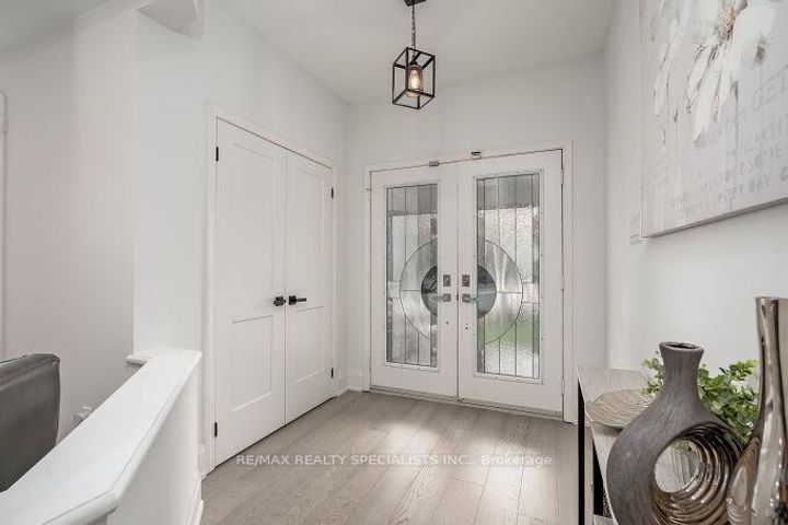 Photo 4 at 7123 White Pine Court, Meadowvale Village, Mississauga