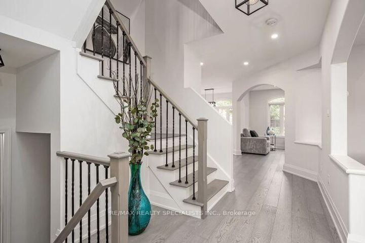 Photo 5 at 7123 White Pine Court, Meadowvale Village, Mississauga