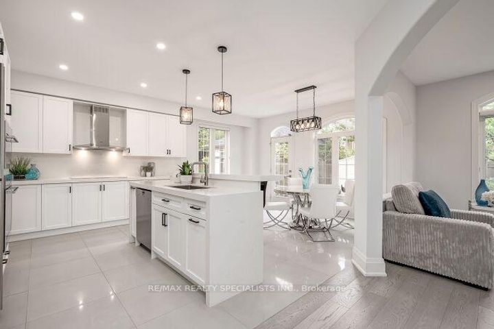 Photo 10 at 7123 White Pine Court, Meadowvale Village, Mississauga