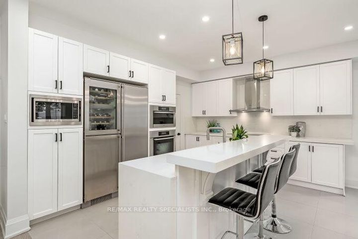 Photo 11 at 7123 White Pine Court, Meadowvale Village, Mississauga