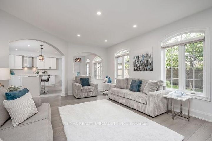 Photo 17 at 7123 White Pine Court, Meadowvale Village, Mississauga