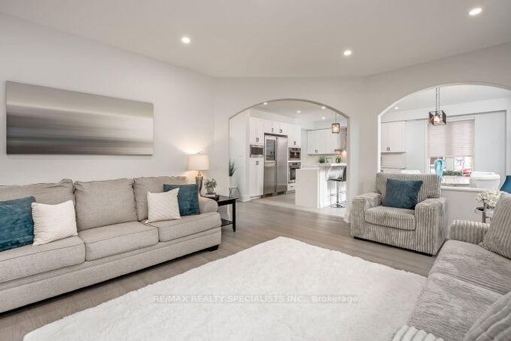 Photo 19 at 7123 White Pine Court, Meadowvale Village, Mississauga