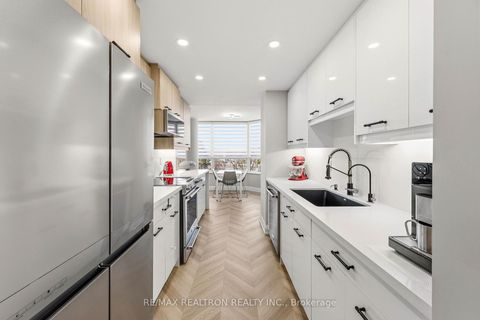 Photo 9 at 312 - 11 Townsgate Drive, Yorkhill, Vaughan