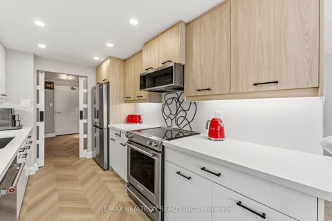 Photo 11 at 312 - 11 Townsgate Drive, Yorkhill, Vaughan