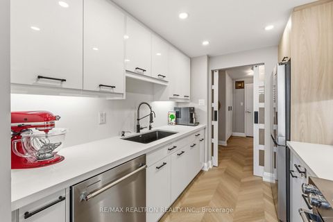 Photo 12 at 312 - 11 Townsgate Drive, Yorkhill, Vaughan