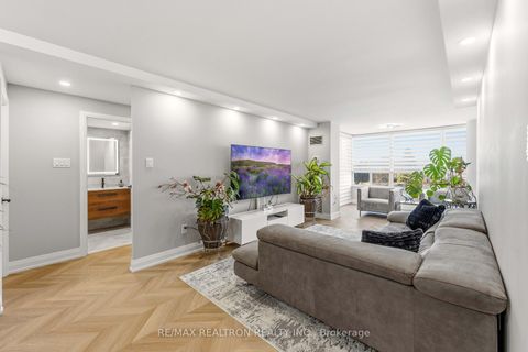 Photo 17 at 312 - 11 Townsgate Drive, Yorkhill, Vaughan