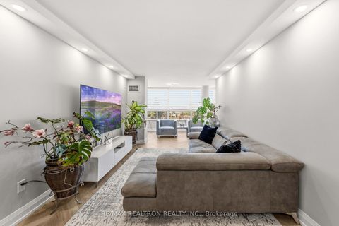 Photo 18 at 312 - 11 Townsgate Drive, Yorkhill, Vaughan