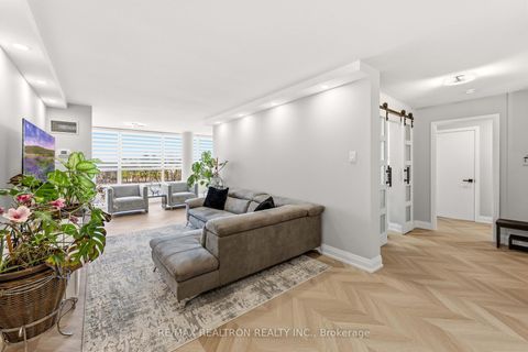 Photo 19 at 312 - 11 Townsgate Drive, Yorkhill, Vaughan