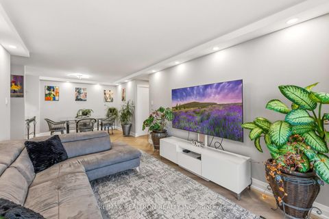 Photo 21 at 312 - 11 Townsgate Drive, Yorkhill, Vaughan