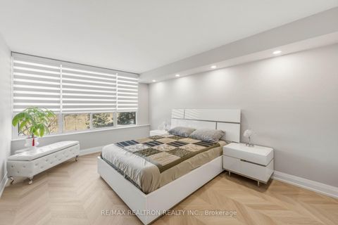 Photo 27 at 312 - 11 Townsgate Drive, Yorkhill, Vaughan