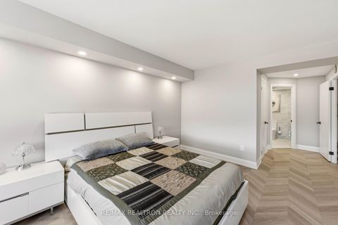 Photo 29 at 312 - 11 Townsgate Drive, Yorkhill, Vaughan