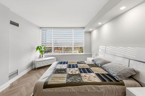 Photo 30 at 312 - 11 Townsgate Drive, Yorkhill, Vaughan