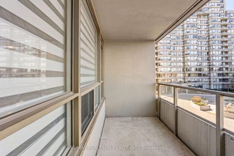 Photo 39 at 312 - 11 Townsgate Drive, Yorkhill, Vaughan